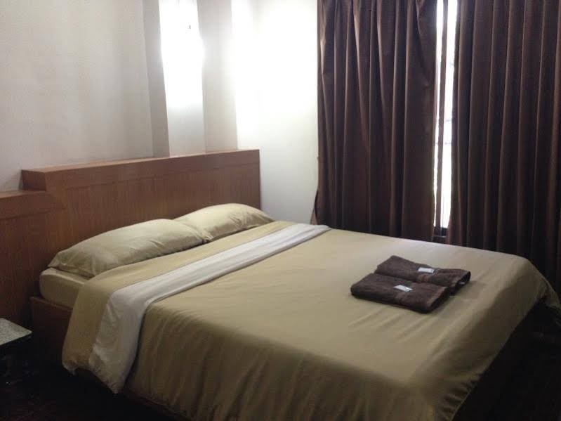 Фото White Orchid Inn Nana 2