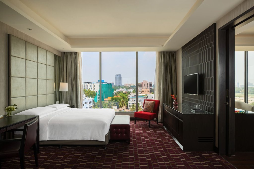 Фото Renaissance Bengaluru Race Course Hotel