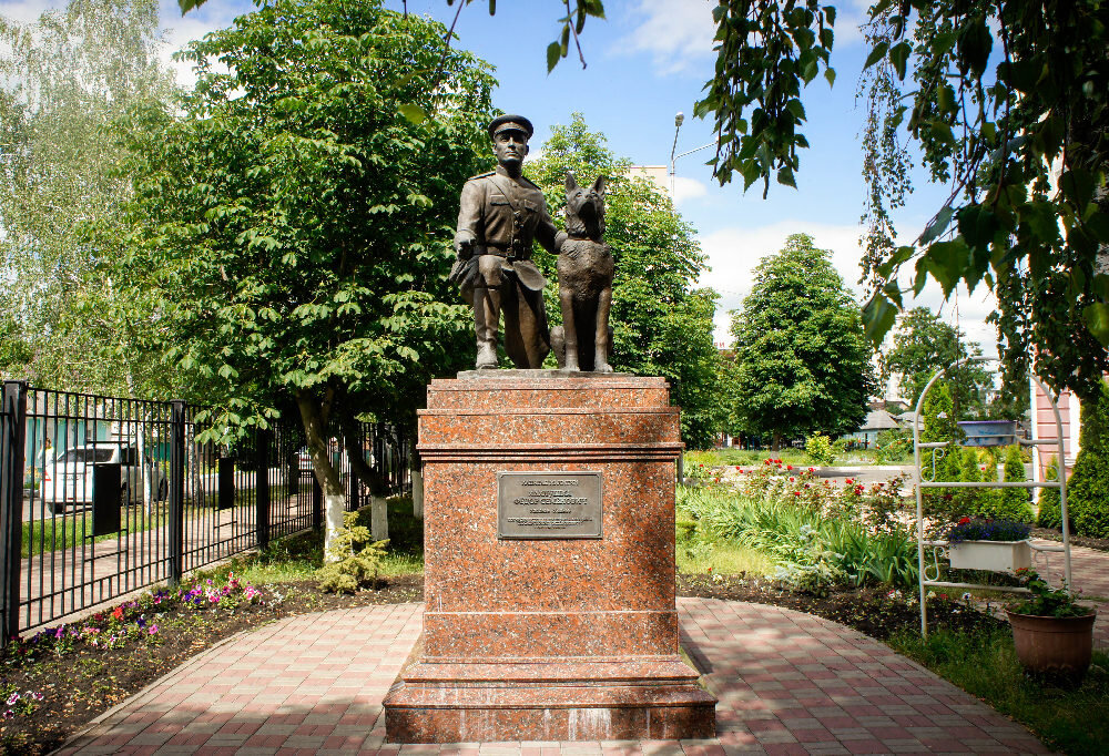 Monument, memorial Ф.С. Хихлушка и собака Лира, Belgorod, photo