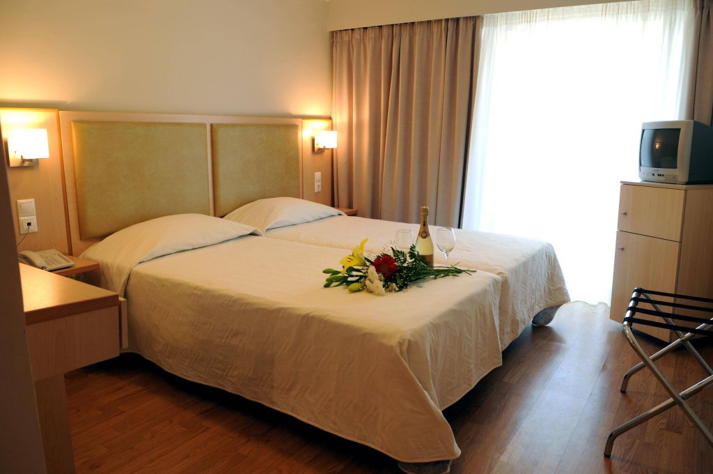 Фото Hotel Triton