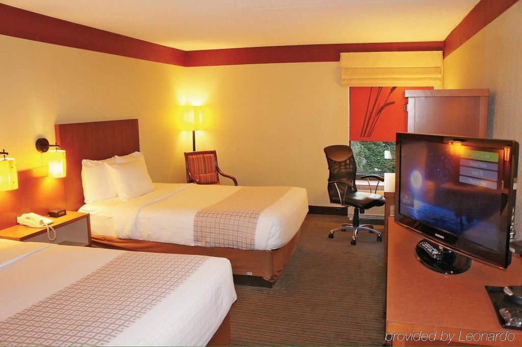 Фото La Quinta Inn & Suites by Wyndham Charlotte Airport North