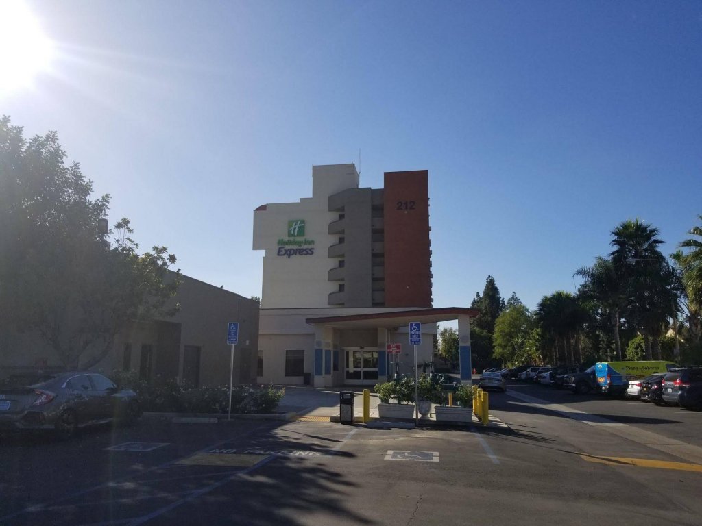 Фото Holiday Inn Express Fullerton - Anaheim, an Ihg Hotel
