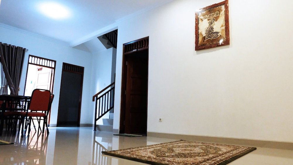 Фото Simply Homy Guest House Unit Bintaran