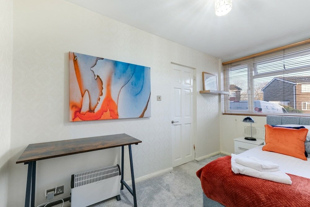 Фото Serviced 4 Bdrm 2 bath house Maidenhead