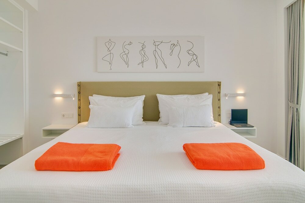 Фото Livinghome Suites