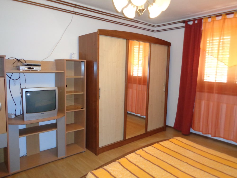 Фото Apartments Ivica - Quiet Street