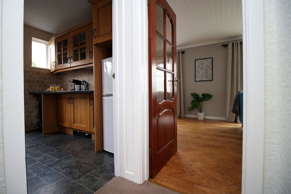 Фото Becky's Bungalow by Tŷ Sa - New Sleeps 8