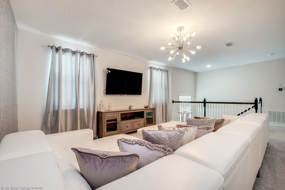 Фото Spectacular 6 Bedroom 5 Bathroom House