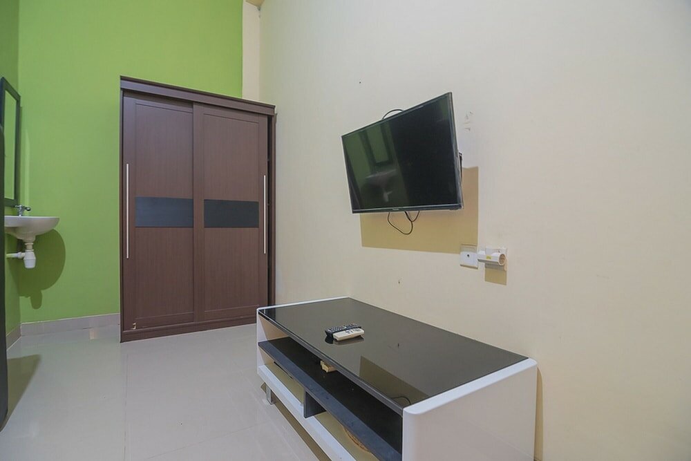 Фото RedDoorz near Living Plaza Balikpapan 2