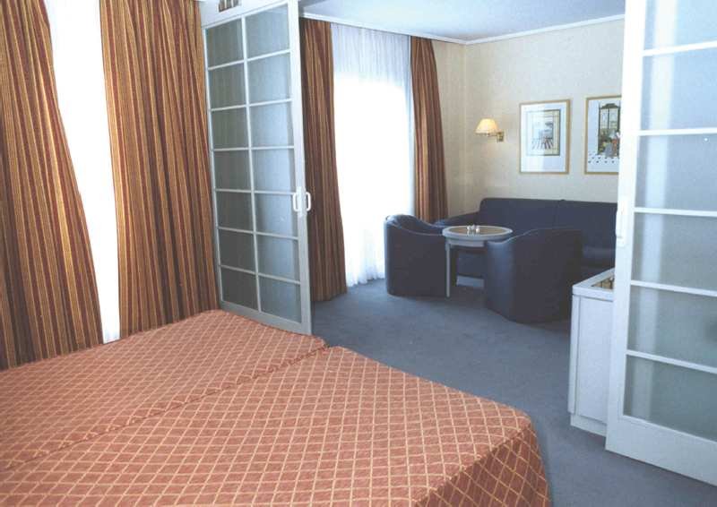 Фото Hotel Ilunion Alcora Sevilla