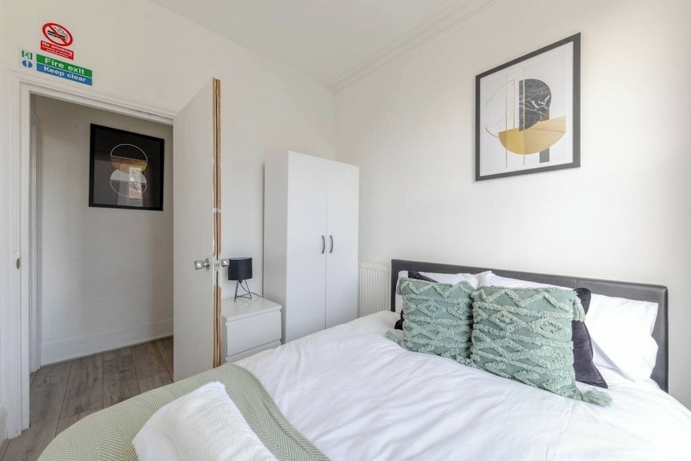 Фото Chic 3bd Flat - 5 Mins to Walthamstow Central!