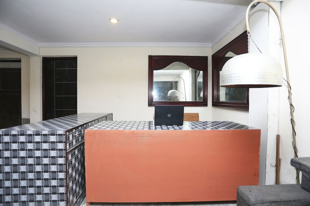 Фото Oyo 28670 Hotel Dev Palace