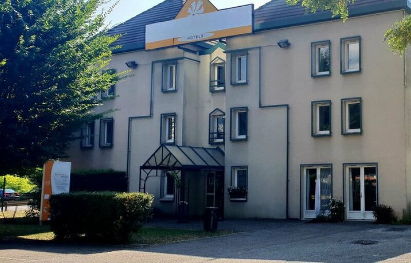 Гостиница Hôtel Grenoble Voreppe