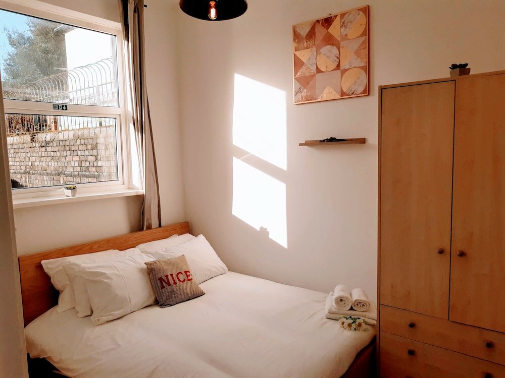 Фото The Windsor Garden Apartment