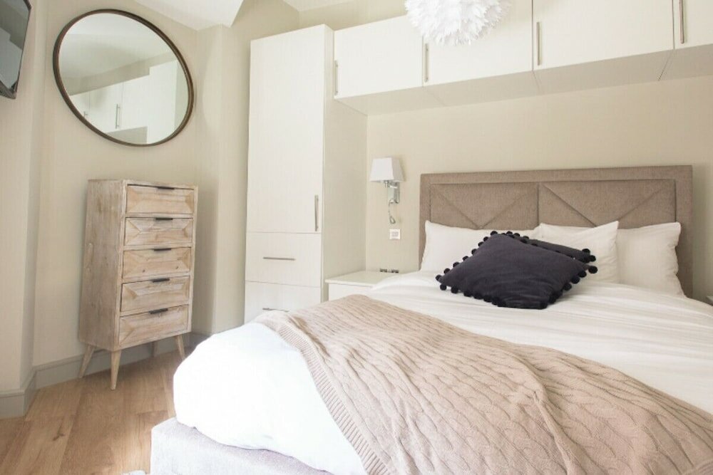 Фото The Soho Loft - Elegant & Modern 1bdr in Soho