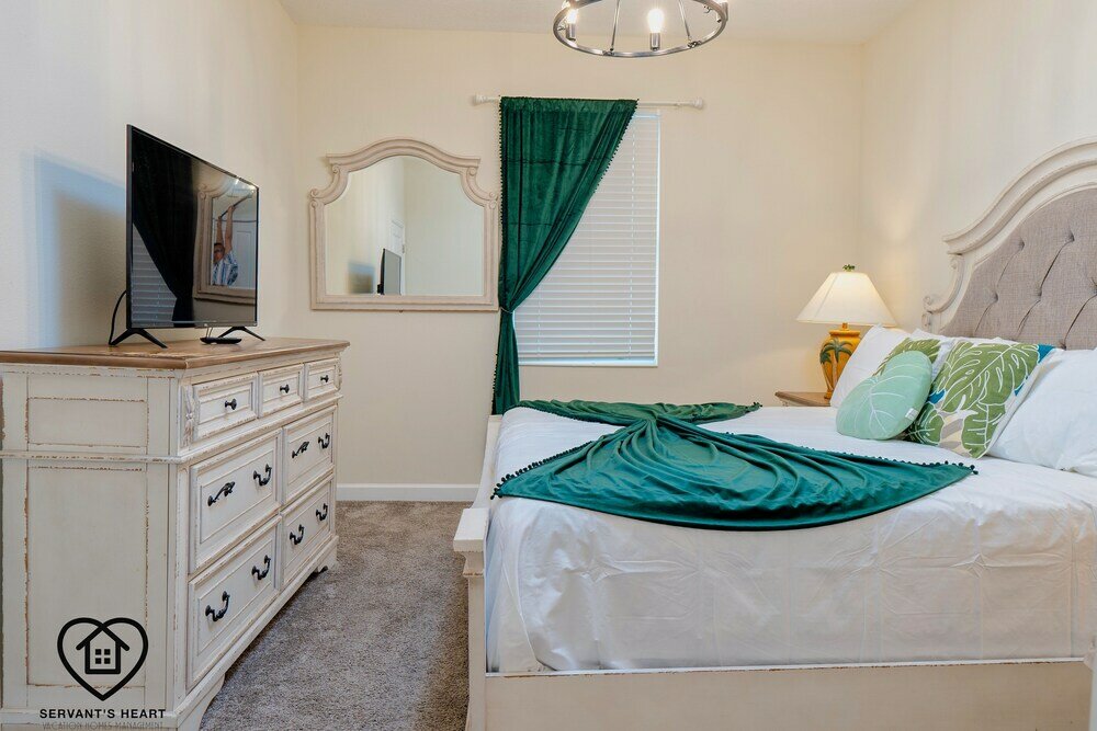 Фото Lakeview Luxury 9 Bedroom & 5 Bathroom w Private Pool