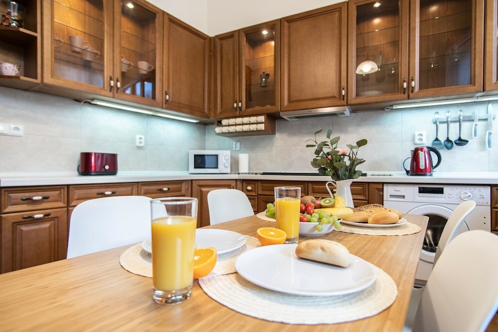 Фото Lovely Apartment on Mala Strana just 10 mins walk to scenic places