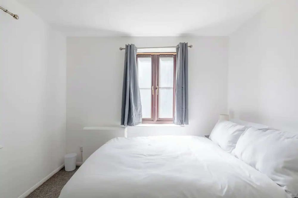 Фото Vibrant & Snug 2bd Flat - Beckton