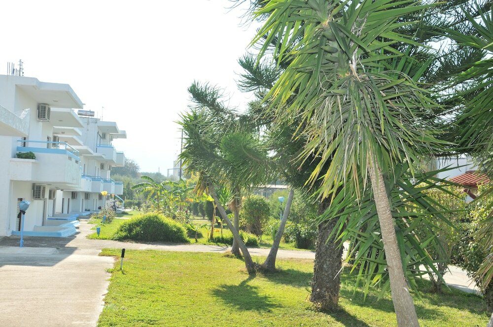 Фото Yiannis Yard Studios & Apartments