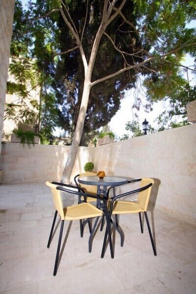 Фото Jabal Amman Hotel