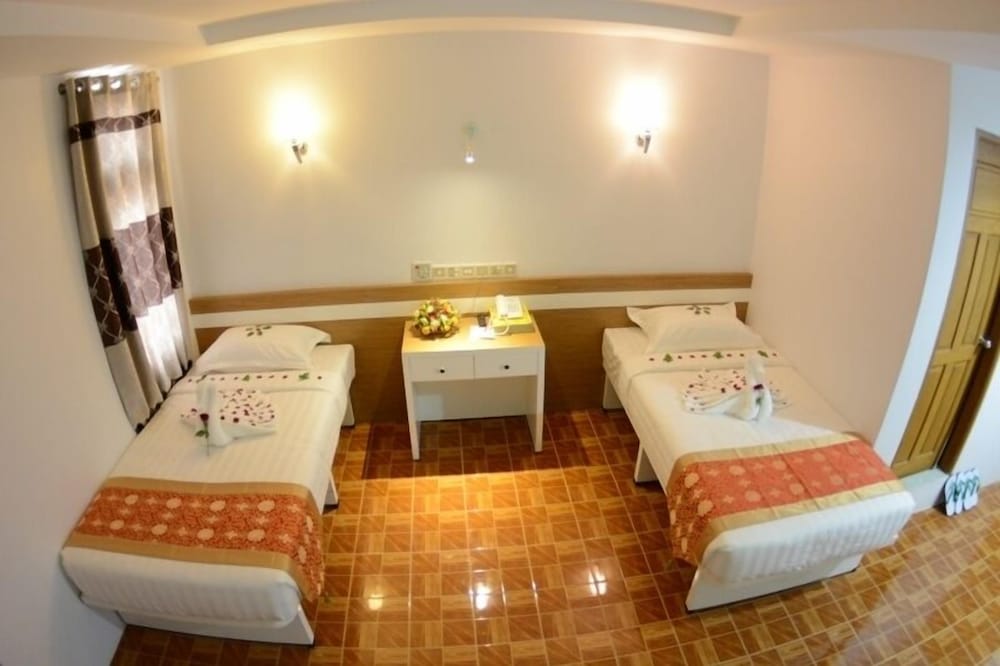 Фото Kaung Myint Hotel