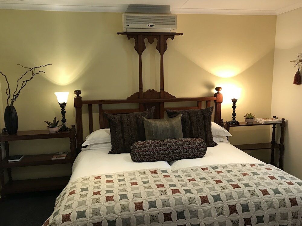 Фото The Crown Guesthouse