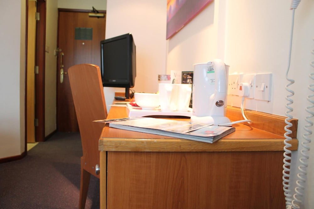 Фото The Villa Express