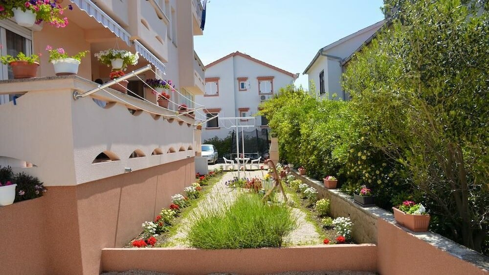 Фото Floral Apartments Pende