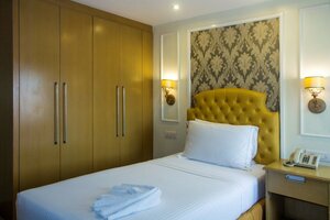 Hotel Saint Ellis (Bicol Region, Albay, Rizal Avenue), hotel