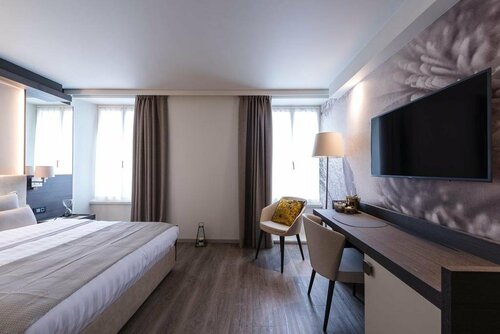 Внешний вид отеля Ambassador Boutique Hotel в Ньоне, фото 2