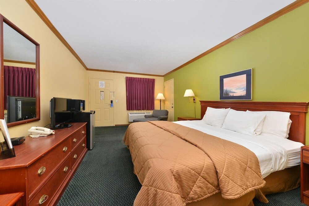 hotel - Americas Best Value Inn Maumee Toledo - State of Ohio, photo 1. Map...