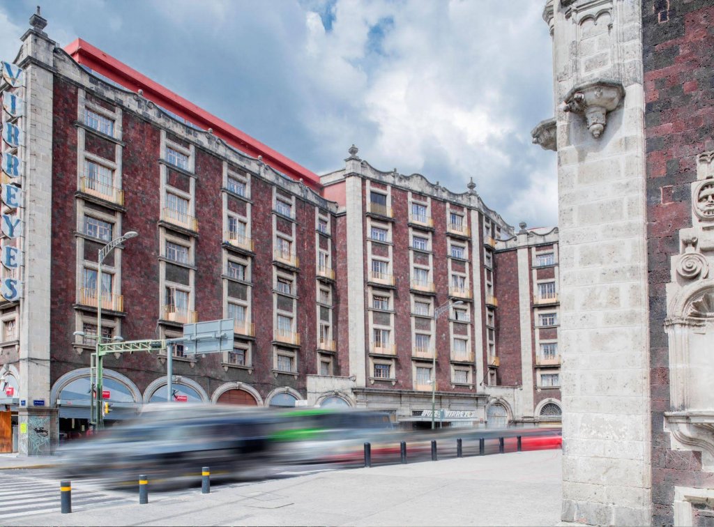 Фото отеля 1