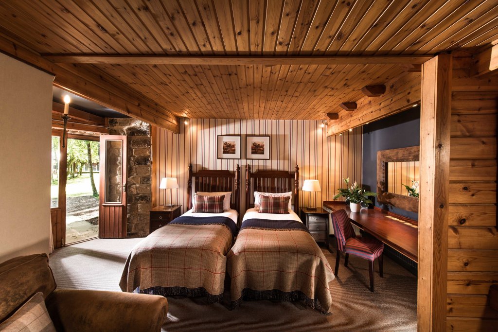 Фото Chevin Country Park Hotel & SPA