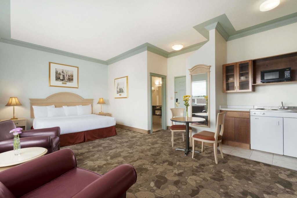 Фото Nova Inn Yellowknife