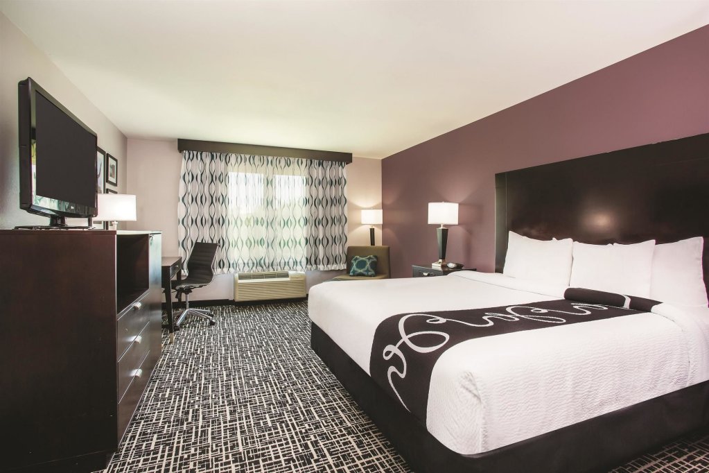 Фото Hampton Inn Russellville