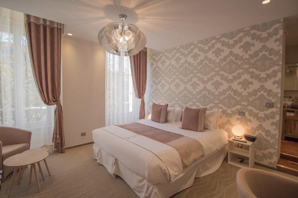 Фото Hôtel des Quinconces