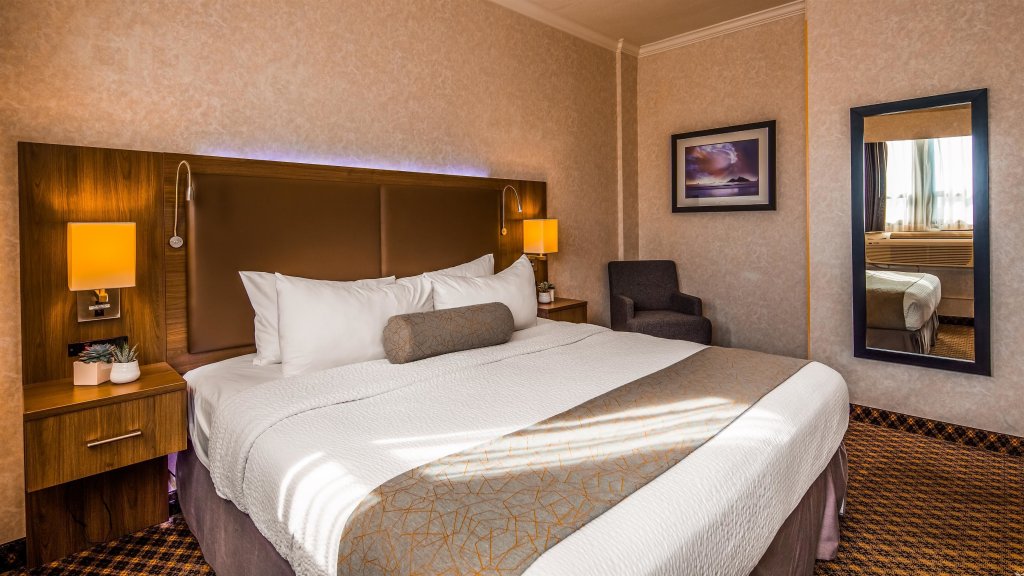 Фото Best Western Plus Carlton Plaza