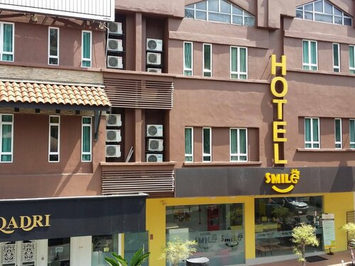 Гостиница Smile Hotel Wangsa Maju