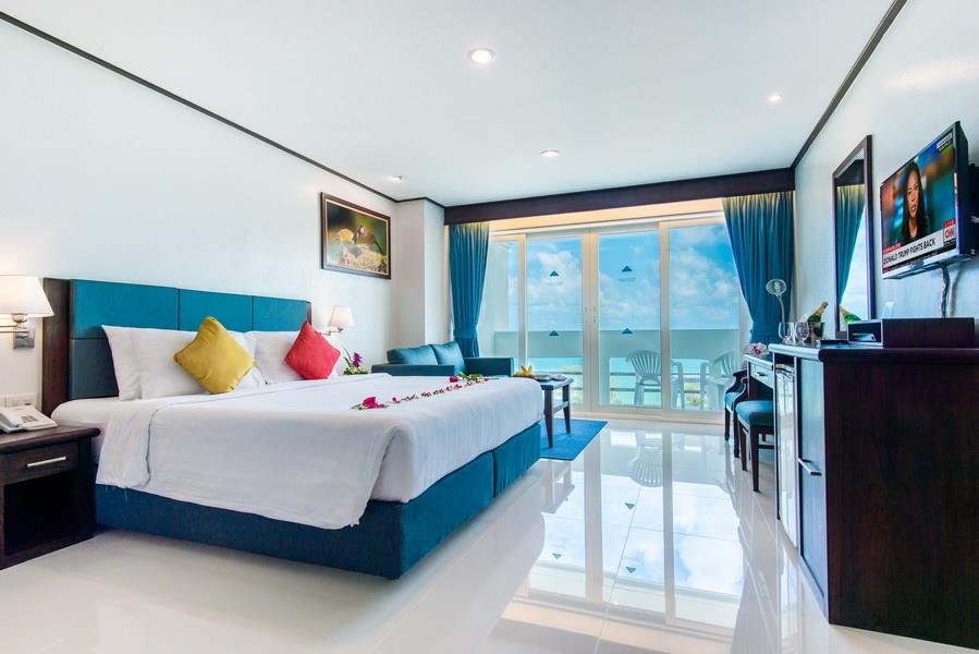Фото Andaman Beach Suites Hotel