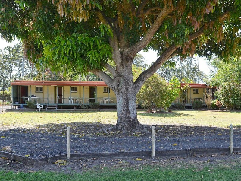 Гостиница Beerwah Glasshouse Mountains Motel
