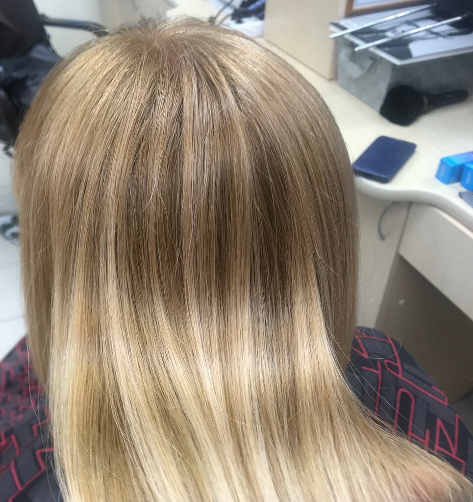 مصففو الشعر Hairdresser-stylist Oksana Vyatskikh ، ، صورة
