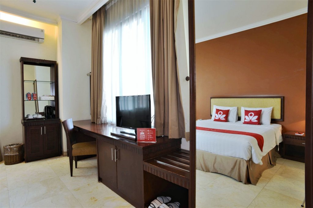 Фото Zen Premium Near Grand Indonesia Mall