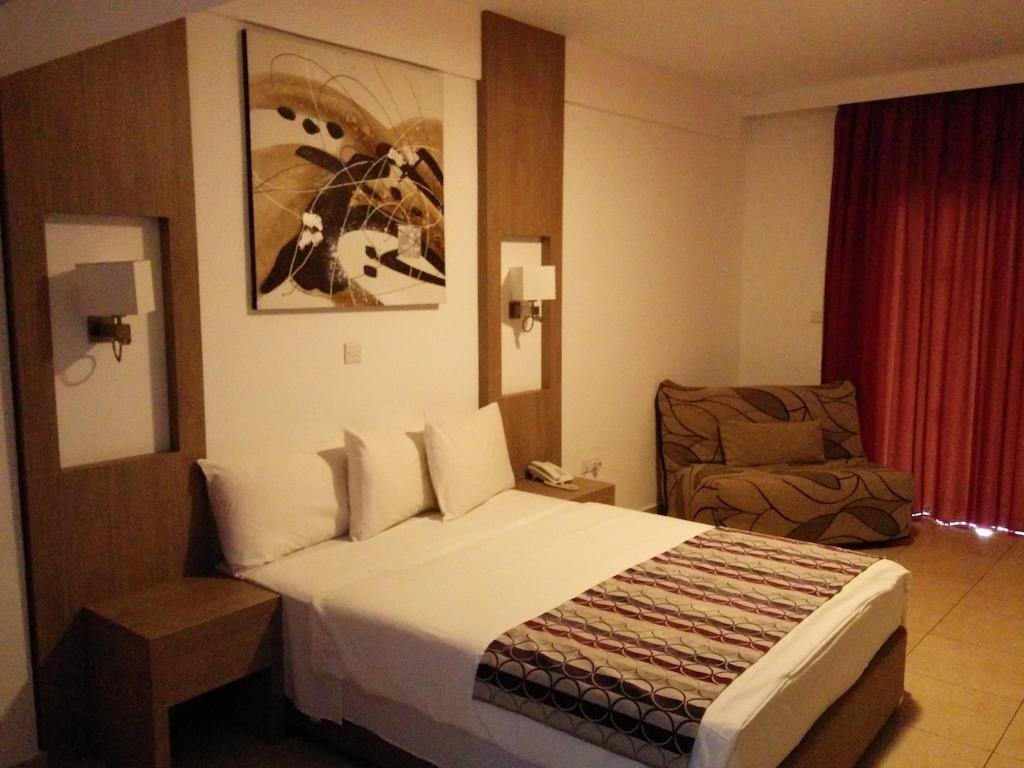 Фото New Famagusta Hotel