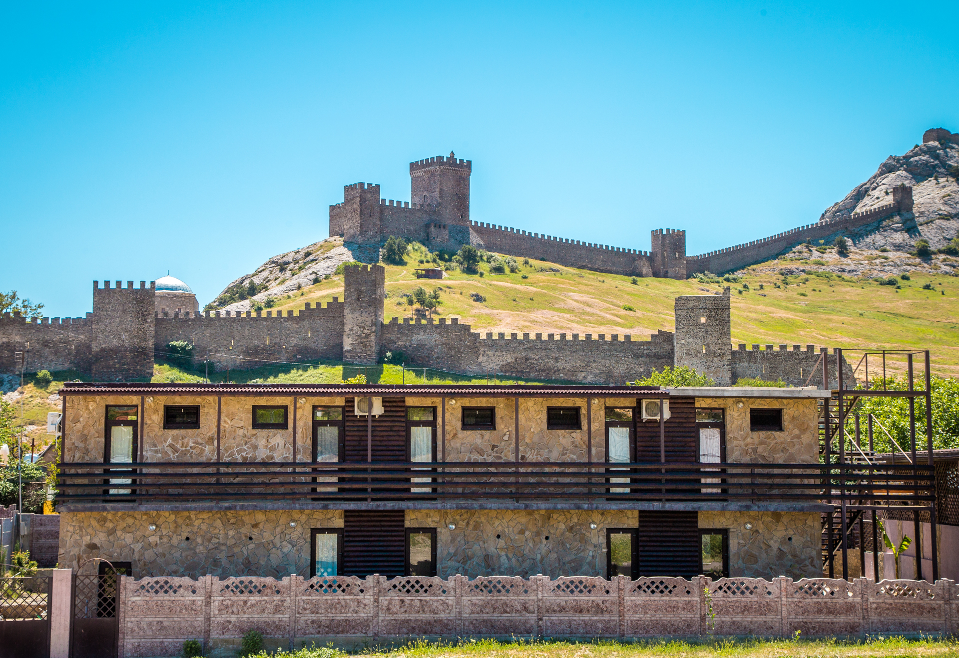 Фото отеля 1