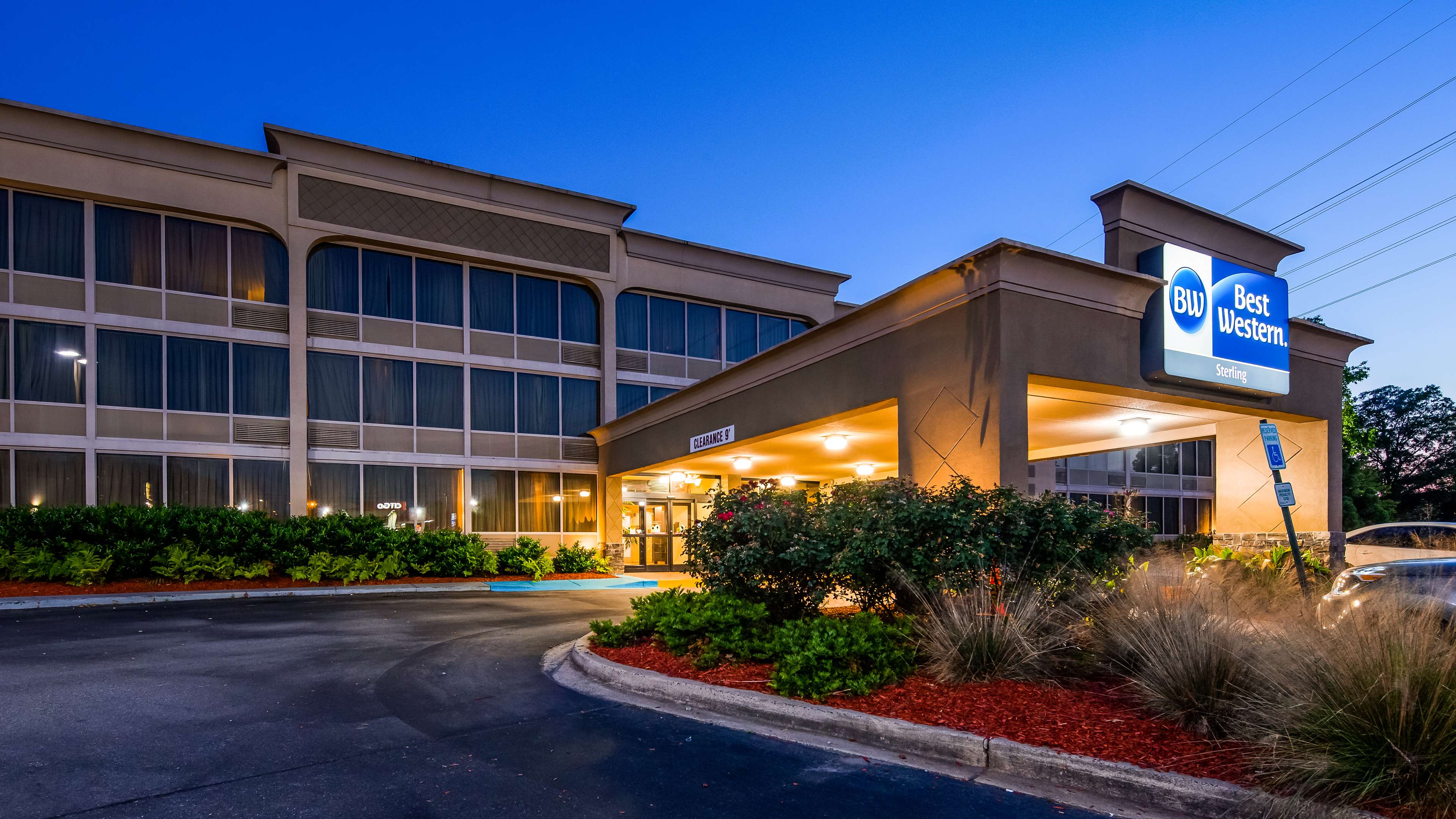 Фото Best Western Sterling Hotel & Suites