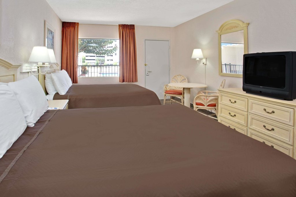 Фото Hilton Garden Inn Orlando Downtown