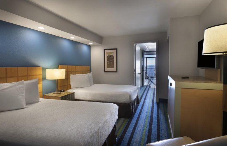 Фото Captain's Quarters Resort