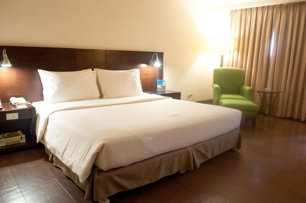 Фото Pearl Garden Hotel