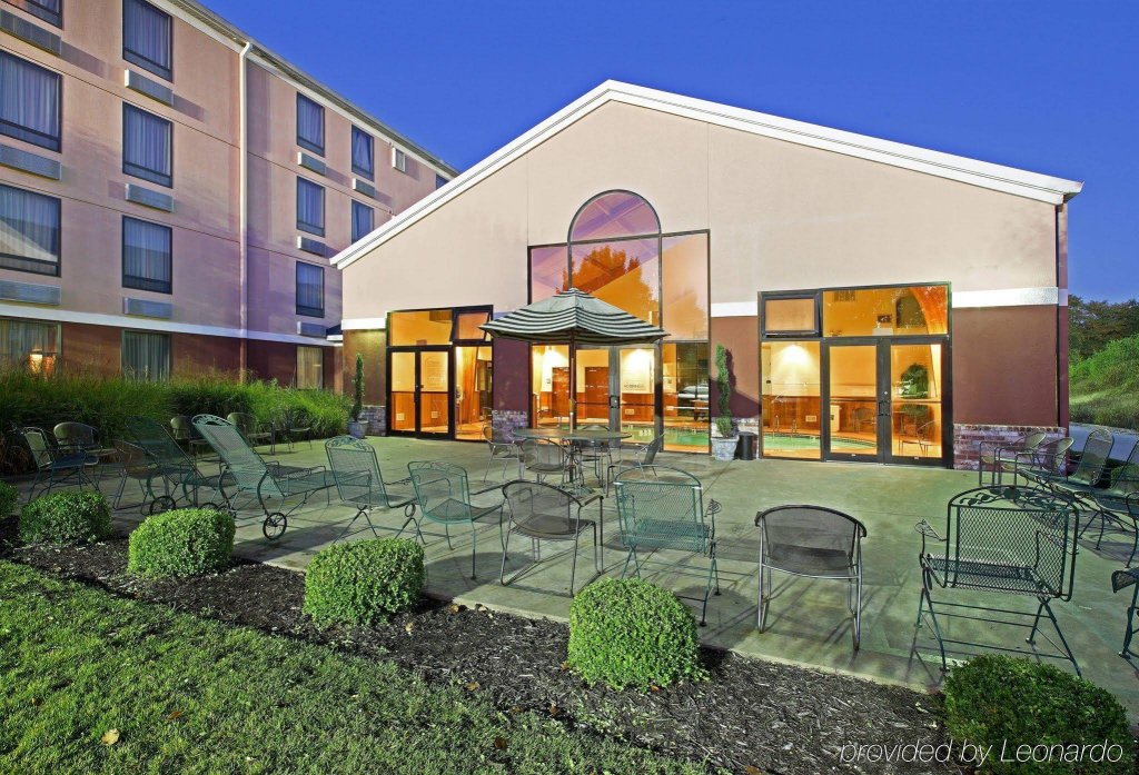 Фото Holiday Inn Express & Suites Harrison