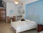 Manos Syros